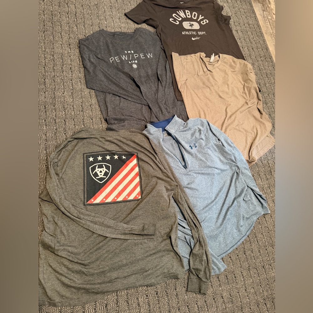 Lot of men’s sz L 3 long and 2 short sleeve shirts. Various brands. Guc.